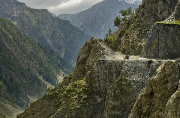 KONSTANCIŃSKI KLUB PODRÓŻNIKA: Bartek Tofel - Himalaje na dwóch kółkach