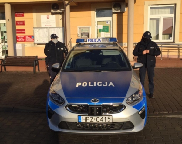 Policjanci z Prażmowa pod choinkę otrzymali nowy radiowóz